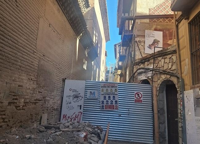 Obras que cortan calles sin mesura en el Albaicín

👉Denuncia ciudadana sobre obras que se emprenden a las bravas, sin planificación o nula señalización y se prolongan en el tiempo sin informar del periodo, un fastidio para residentes.
elindependientedegranada.es/ciudadania/obr…