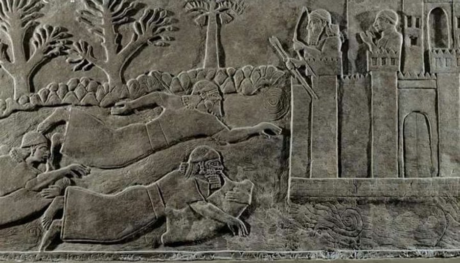 جدارية اشورية تظهر جنود الجيش الاشوري اثناء تسللهم الى احدى قلاع العدو عبر الغوص تحت الماء بمساعدة بالونات مليئة بالهواء مصنوعة من جلد الماعز القرن التاسع ق.م

An Assyrian relief depicting Assyrian soldiers sneaking into one of the enemy’s fortresses by diving underwater, using