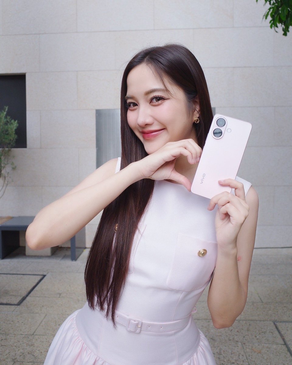 #vivoV60LiteNonstopFun #vivoV60LitePopPinkPhone
#srchafreen

IG: srchafreen

“Pop Pink perfection 💞

My vivo V60 Lite is a total dream. It’s pretty and powerful! With its 6500mAh BlueVolt Battery + 90W FlashCharge, I’m powered for all-day, nonstop fun!

Officially launched TODAY