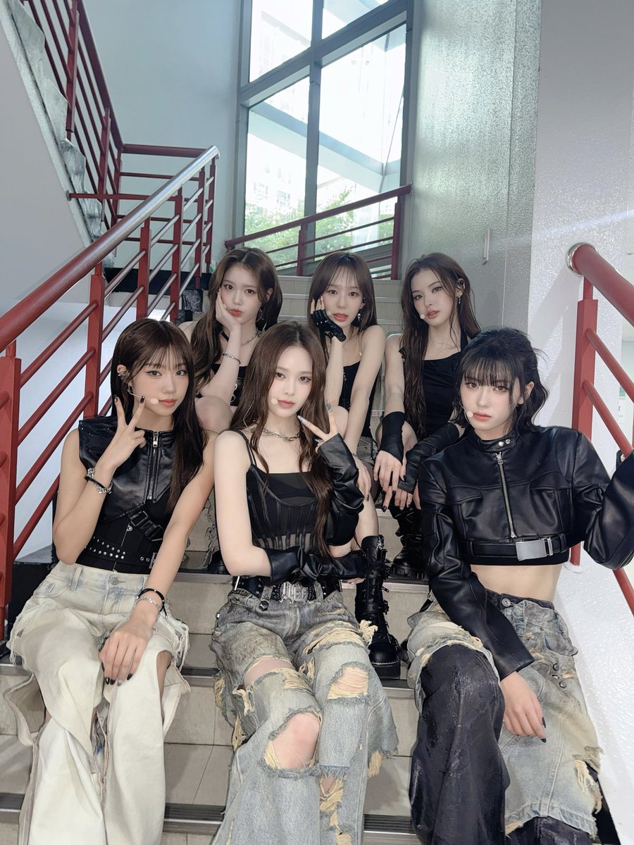 izna_offcl's tweet photo. [iznaPIC📷]

2025.10.19 SBS <인기가요>

#izna #이즈나
#NotJustPretty #izna_NotJustPretty
#MammaMia #izna_MammaMia https://t.co/AsNSnYuJux