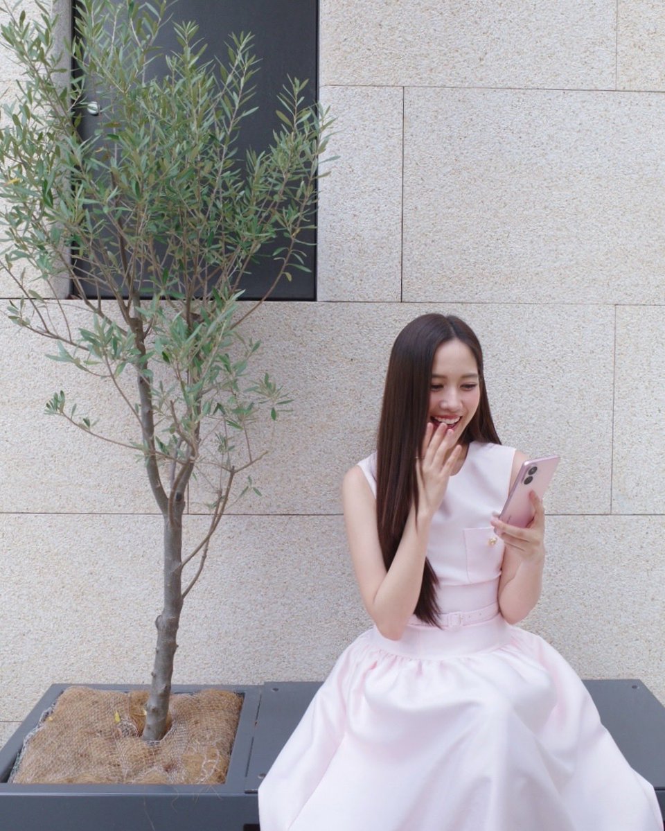 “Pop Pink perfection 💞

#vivoV60LiteNonstopFun #vivoV60LitePopPinkPhone
#srchafreen