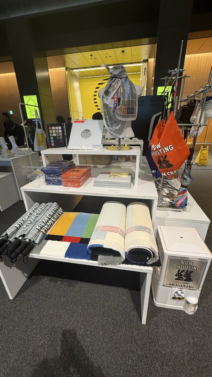 sunaken1209's tweet image. VIVISIONブース！
#虎ノ門広告祭 オリジナルがあったりしてぇ〜