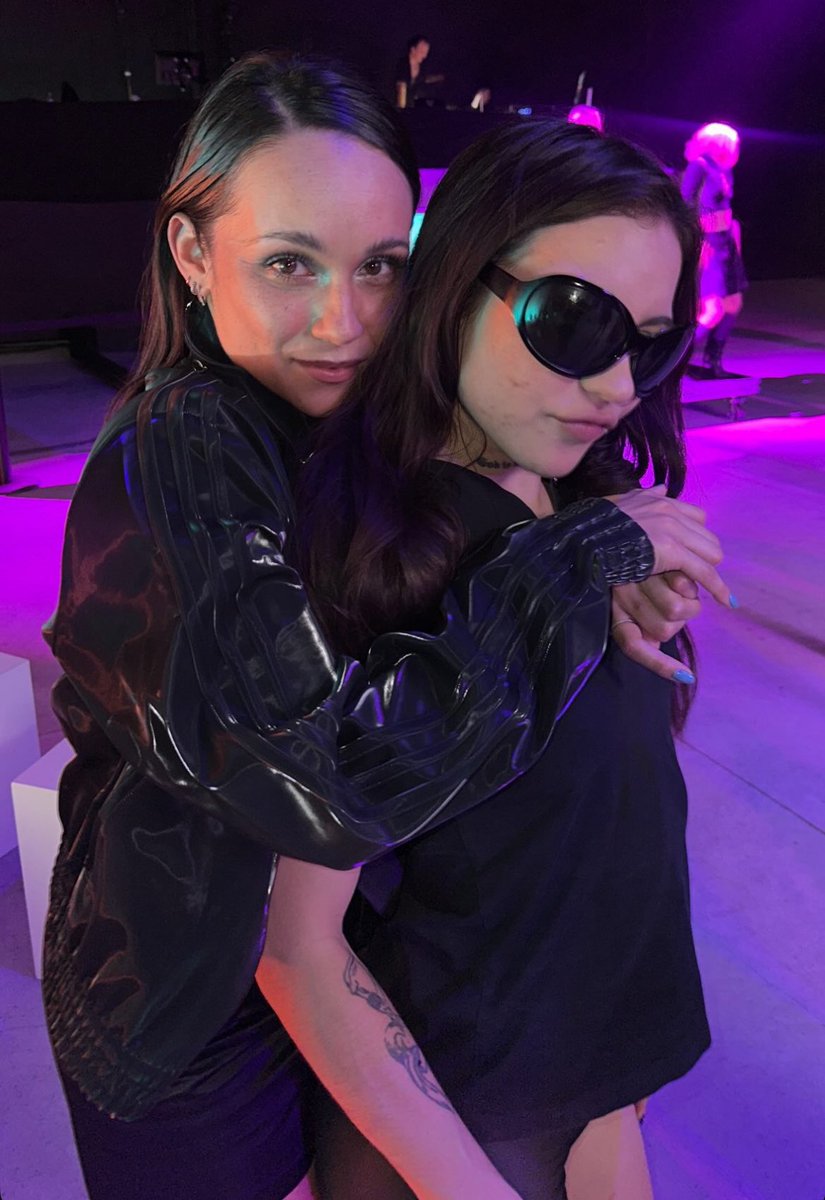 EMJAY junto a Melissa Vocalista de <a href="/Matisse_Mx/">MATISSE</a> está noche en Fashion Week México.