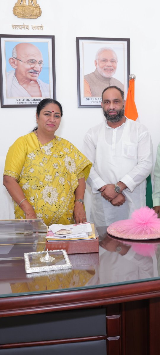 iqrar01's tweet image. दिल्ली की मुख्यमंत्री आदरणीय श्रीमती रेखा गुप्ता जी को मुलाकात कर दीपावली पर्व की शुभकामना देते हुए भाजपा अल्पसंख्यक मोर्चा दिल्ली प्रदेश के मंत्री इकरार मोहम्मद  जिला केशव पुरम के उपाध्यक्ष बाबू खान #RekhaGupta #rekhaguptacm #ajeykatana #RajkumarBhati #rekhaguptabjp