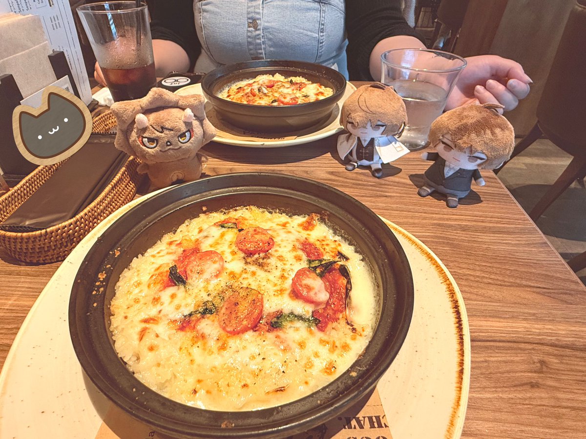 今日は久しぶりにくらはちゃんとご飯行きました〜✨会うのが久しぶりすぎてマシンガントーク交わしてしまった😌✌️
マルゲリータ風のドリアとても美味しかったし、可愛いワンピースも買えたしの充実した楽しい時間だった🥰