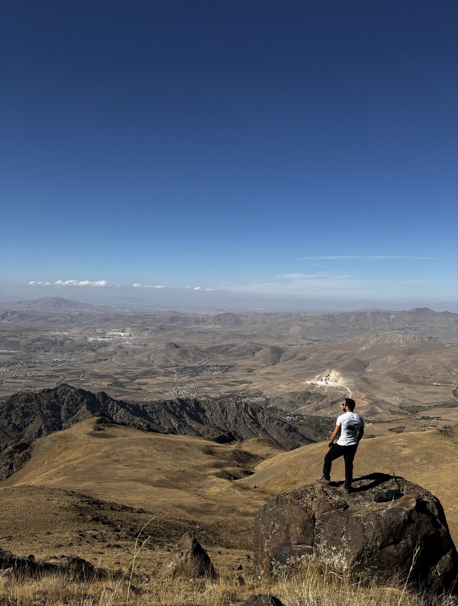 Kendime Van’ı dinliyorum gözlerim kapalı :)