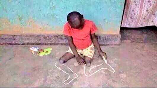 قُلْ لِلّذِي يَرْجُو المَزِيدَ وَعِنْدَهُ
كَوْمٌ مِنَ الأَفْضَالِ مَا أَغْبَاكَا!

انْظُرْ لِهَذَا الطِّفْلِ يَرْسُمُ سَاقَهُ
مُتَمَنِّيَاً لَوْ عِنْدَهُ سَاقَاكَــــا

فَاقْنَعْ بِمَا آتَاكَ رَبُّكَ شَاكِرَاً
فَهُوَ الَّذِي مِنْ خَيْرِهِ أَعْطَاكَا