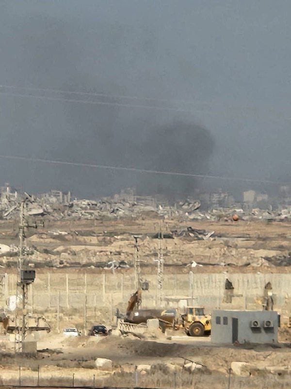 Para surpresa de ZERO pessoas exceto a Chancelaria do Mauro Vieira, o Hamas violou o acordo de paz. 

•  Explosion on IDF engineering vehicle in Rafah, likely anti-tank or IED attack, multiple IDF casualties reported. 

•  Air Force struck preliminary terror targets in Rafah in