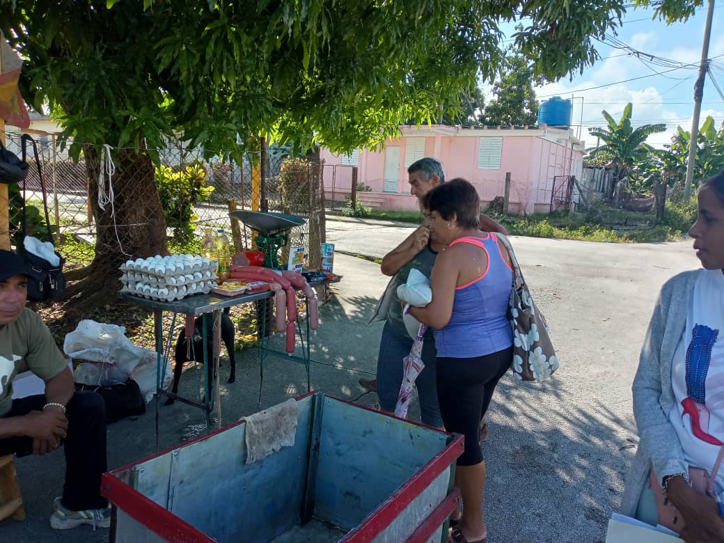 Banguelaluis's tweet image. Feria comunitaria en la circunscripción #7 del Consejo Popular Camacho-Libertad en #MiSantaClara ,gran satisfacción en la población de la demarcación.
#PoderPopular
#SantaClara336