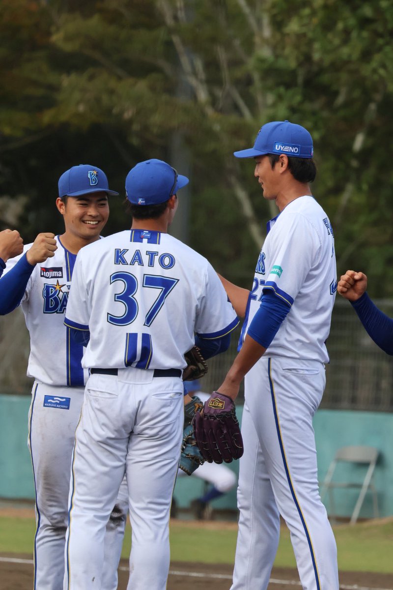 ラ*ウ様 藤浪晋太郎選手　サイン入り　レプリカウインドブレーカー　新品タグ付き ラ*ウ様 藤浪晋太郎選手 サイン入り レプリカウインドブレーカー