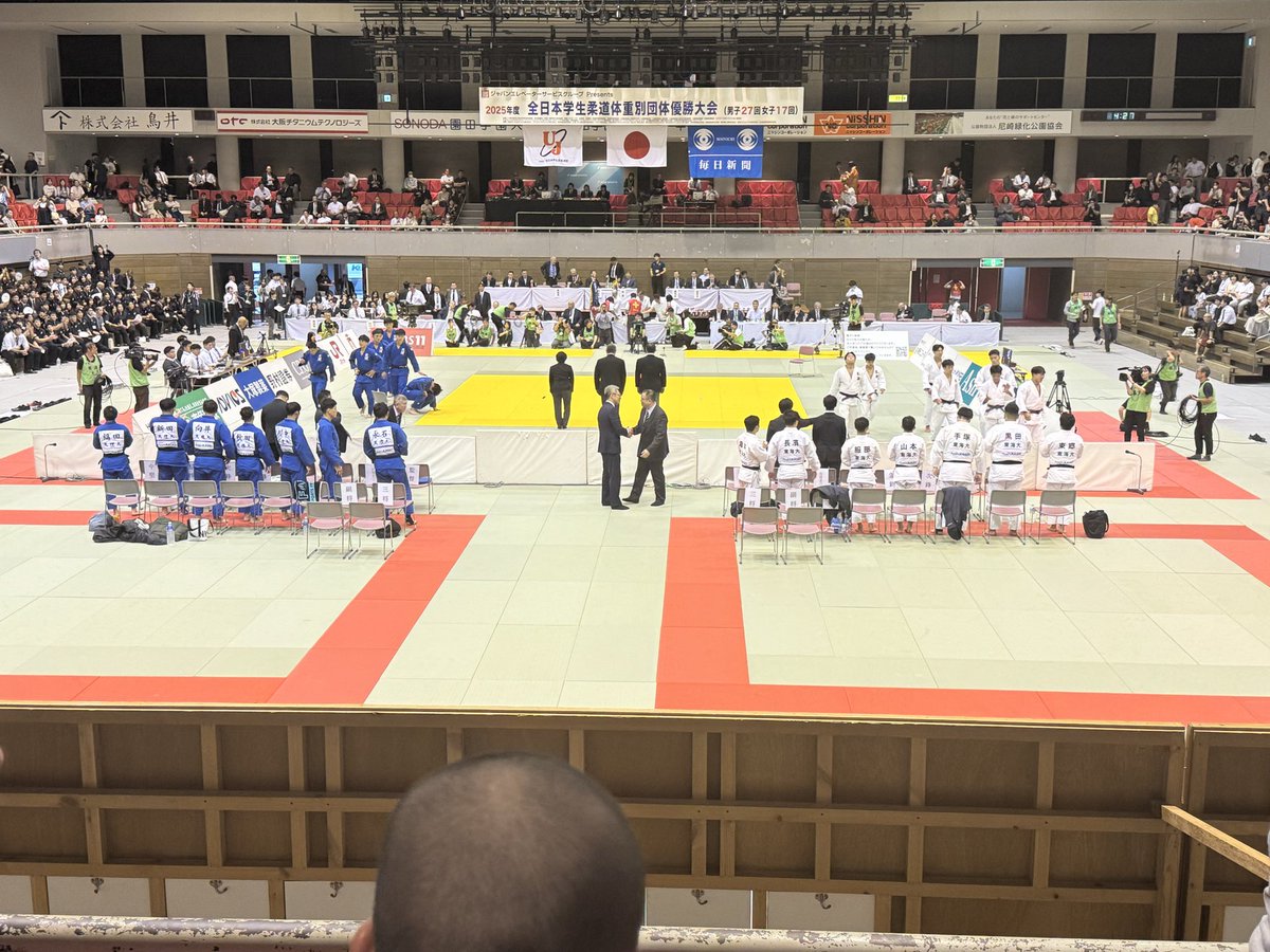 66_fwc's tweet photo. 本当に見に行けてよかったと思える試合でした。
試合はすることながら、試合後の上水先生と穴井先生の握手が胸熱でした。 https://t.co/eLWAITcQXZ