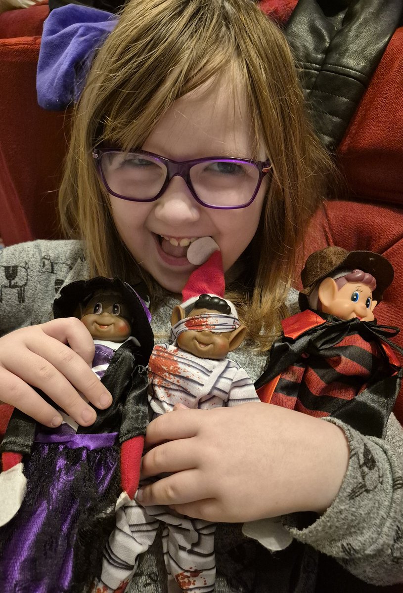 The naughty elves have made an appearance for halloween 12 days early. Seems they teleported from the north pole into a box that mini me decided she must search through... hopefully the elfs know how to fill the next 12 days so they can go home until December.