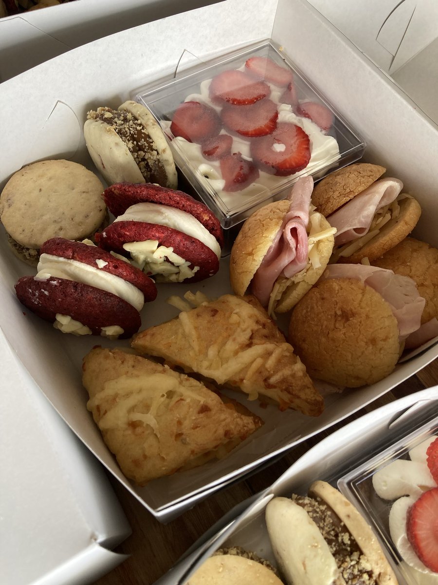 Azupuma's tweet image. Empece la semana con 38.5 de fiebre y pensé que iba a tener que cancelar todo, costo un montón y me ayudaron mucho  pero terminé la semana con todos los pedidos listos para el día de la madre 😭