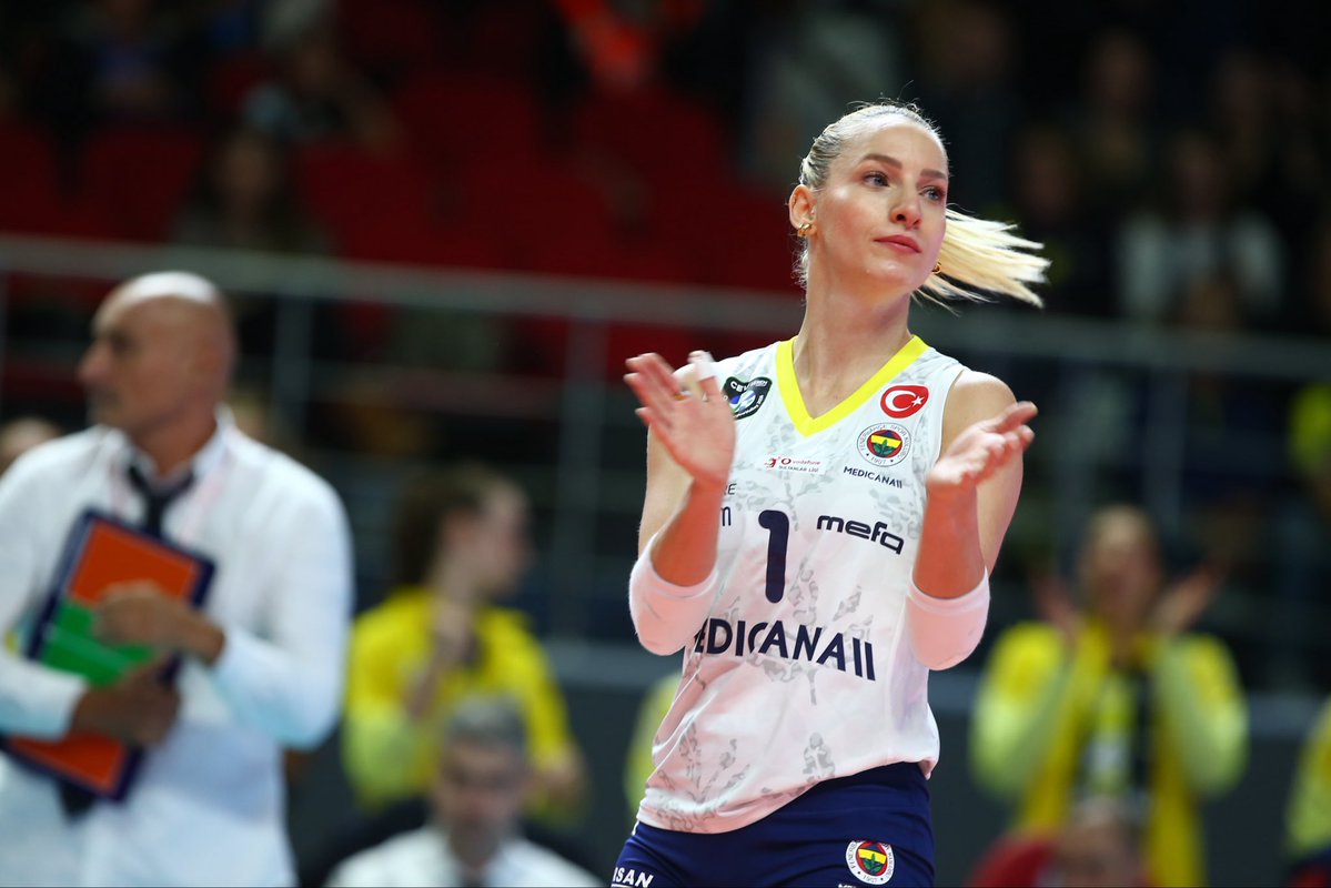 FBvoleybol's tweet image. 📸 Galibiyetimizden kareler.
#SarıMelekler