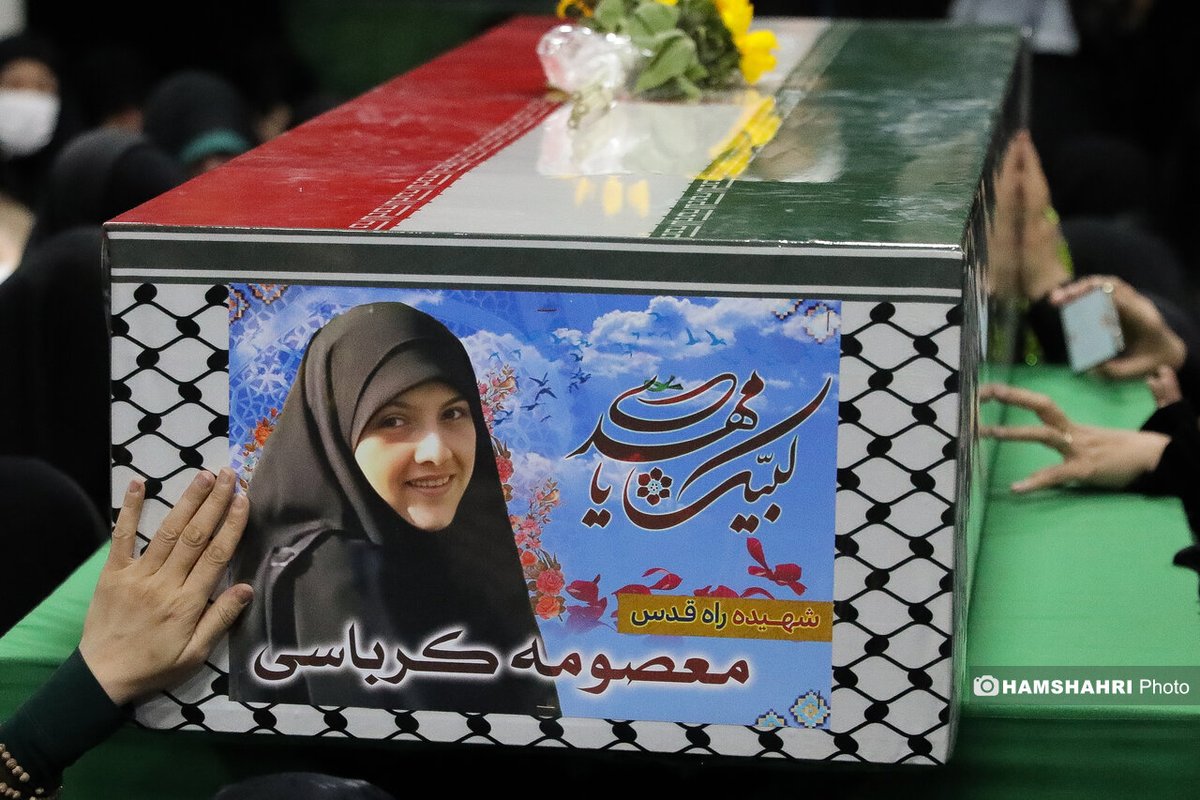 شهدا رفته‌اند، اما کلماتشان هنوز زنده است.
آن‌ها با خون نوشتند آنچه ما باید با عمل تکرار کنیم.
پیامشان نه سلاح، که چراغِ مسیر است.
#شهیده_راه_قدس