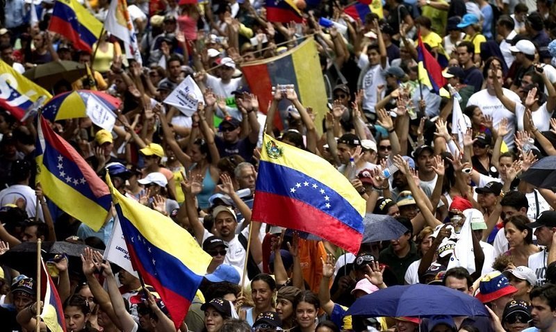 #BuenosDíasJuventud 🇨🇺
✊#FidelPorSiempre// "Hagamos lo que Bolívar, San Martín, Artigas, O'Higgins, Sucre, Juárez, Morazán y Martí habrían hecho en iguales circunstancias, para que Nuestra América ocupe un lugar digno en un mundo en el que todos tengamos derecho a vivir".
#Cuba