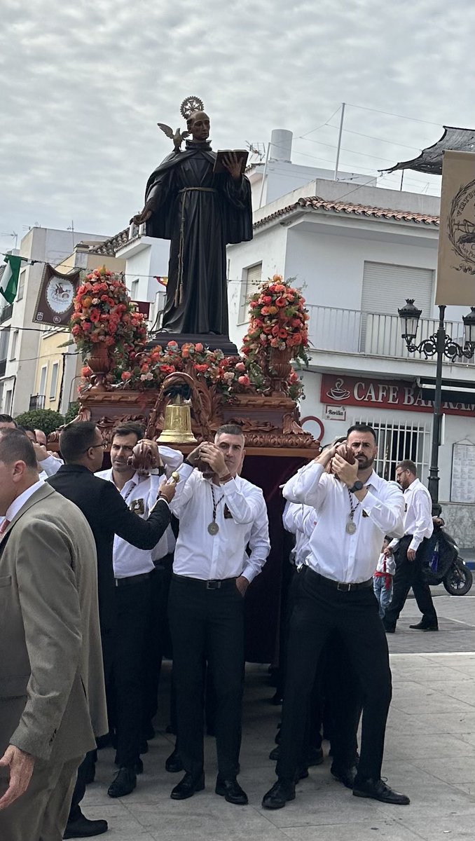 Hoy hemos acompañado con orgullo la salida procesional y los actos en honor a San Pedro de Alcántara, nuestro patrón.  

Una jornada de tradición y encuentro con nuestros vecinos y vecinas.  

#SanPedroDeAlcántara #FiestasSanPedro
