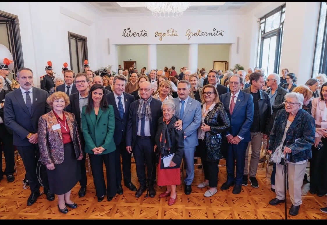 À Nice, le combat contre l’antisémitisme coule dans les veines de son histoire. 

Aux côtés du maire de la ville <a href="/cestrosi/">Christian Estrosi</a>, j’ai eu l’honneur de remettre la médaille des Justes parmi les Nations à Mathilde, Étienne et Émile Toche à titre posthume. 

Ce courage de ne céder ni à la