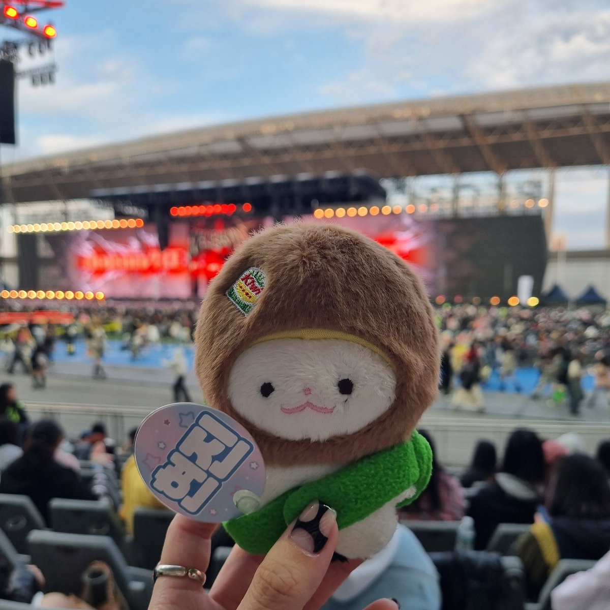 neonlemoneon's tweet photo. 오늘은 덜 추웡😚 https://t.co/3PDEiYix1K
