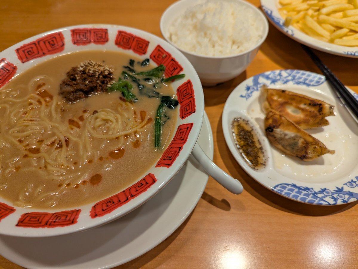 晩御飯🍴😋
バーミヤンの担担麺＆餃子✨