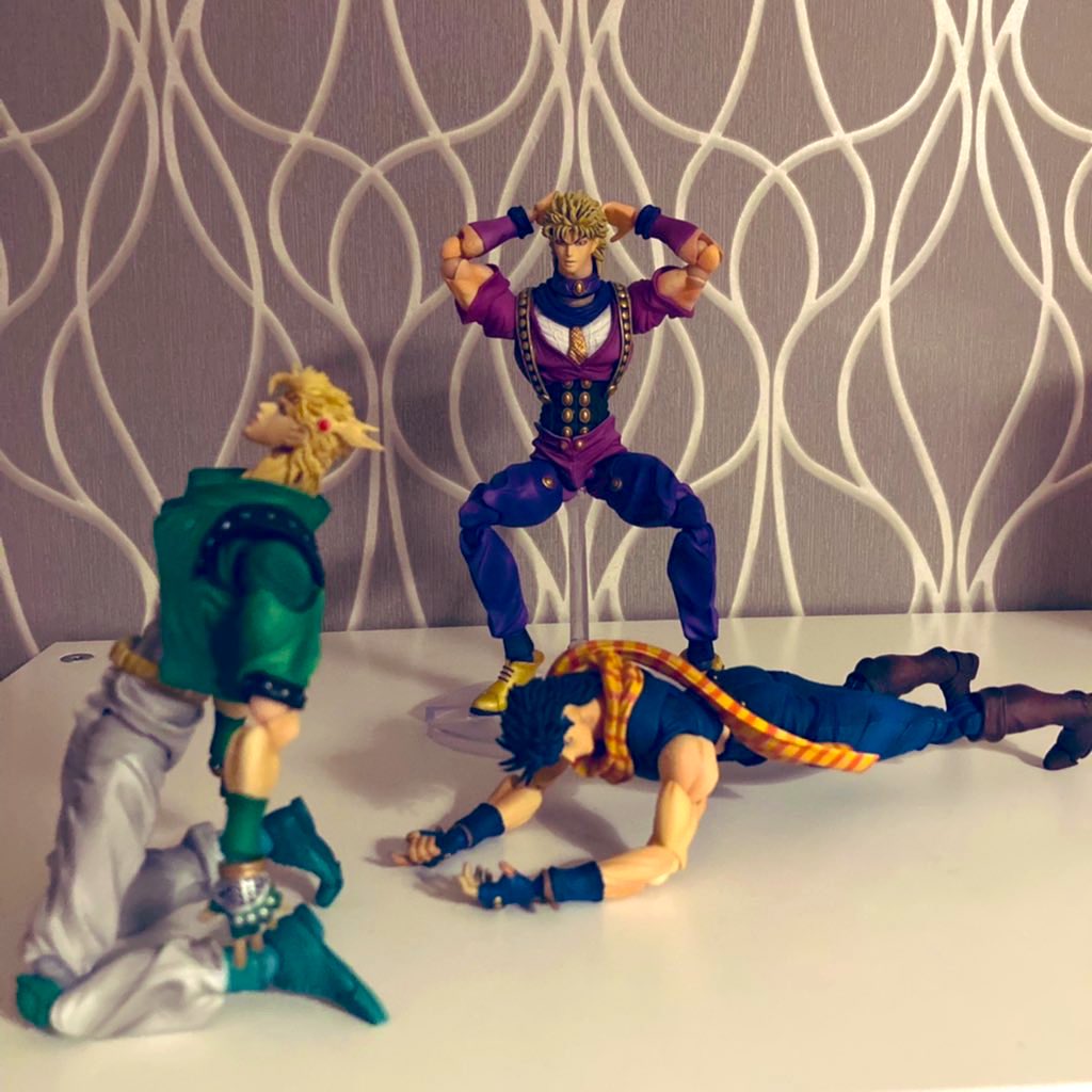 jojomascle's tweet photo. 【急募】絵を描く人に質問ですが、このジョジョのフィギュアはデッサン人形の代わりになりますか？🥺
（ちょっとこんな写真しか手元ないのですが）
普通のデッサン人形を買ったほうがいいでしょうか？理由や活用法なども教えていただけるとうれしいです、、、 https://t.co/IY2p2aaZo7