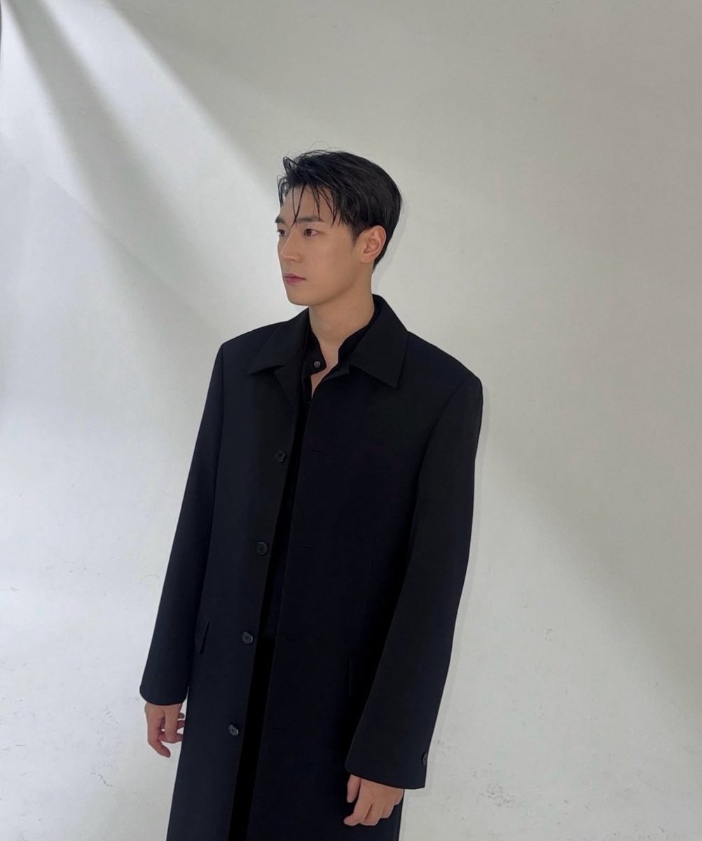 나나 tweet media