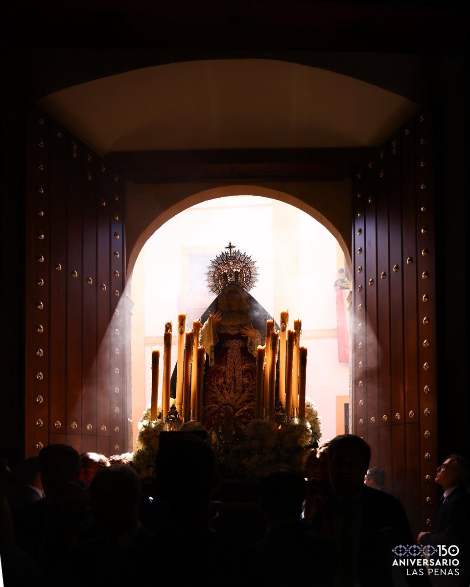 ⁣
⁣
🟪⬛ 𝗦𝗢𝗟𝗘𝗠𝗡𝗘 𝗧𝗥𝗔𝗦𝗟𝗔𝗗𝗢 𝗗𝗘 𝗠𝗔𝗥𝗜́𝗔 𝗦𝗔𝗡𝗧𝗜́𝗦𝗜𝗠𝗔 𝗗𝗘 𝗟𝗢𝗦 𝗗𝗢𝗟𝗢𝗥𝗘𝗦 ⬛🟪⁣
⁣
📖 Hazme contigo llorar y de veras lastimar de sus penas mientras vivo. Porque acompañar deseo en la cruz, donde le veo, tu corazón compasivo (Stabat Mater).