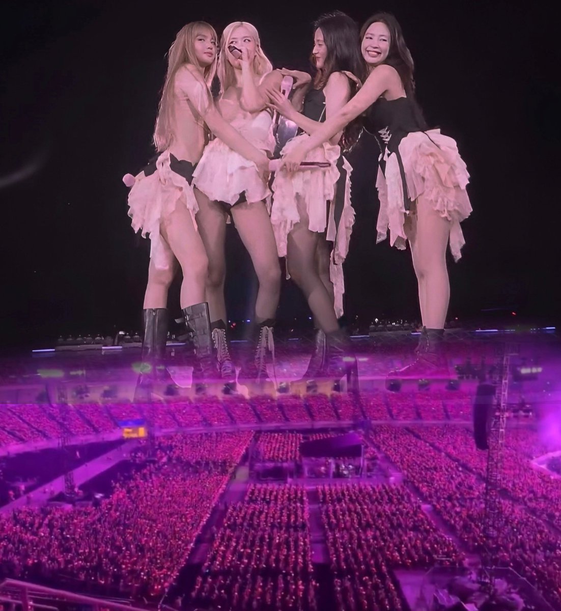 We are lacking  behind in both X and website votes. Where are you BLINKS&gt;💀💀

REPLY &amp; RETWET 👇  

 I vote for #BLACKPINK on #2025MAMAVOTE