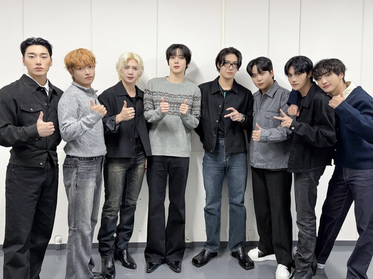 [📷] 「Ashes to Light」発売記念 オフラインイベント大阪🩷

ATINYに会うため大阪にやってきたATEEZ︎🌟
たくさんのATINYからパワーをもらって元気いっぱい✊🏻
本日も会いに来てくれてありがとうございました🎶

#ATEEZ #에이티즈 #エイティーズ
#Ashes_to_Light #ATEEZ_Ash
