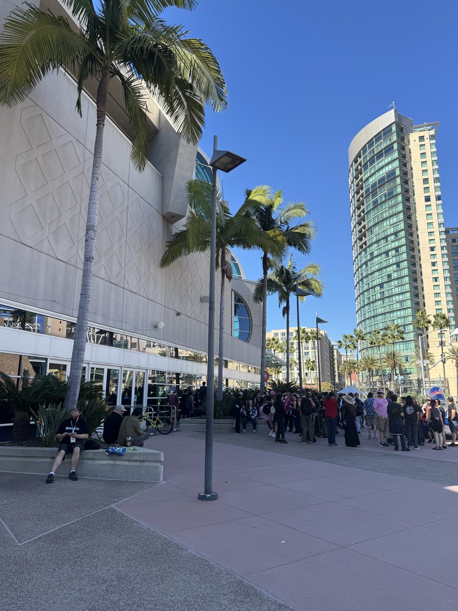 SlackerVA's tweet image. TwitchCon and the U.S. have been amazing so far. Last day here today, and then onto Disneyland for one final day.