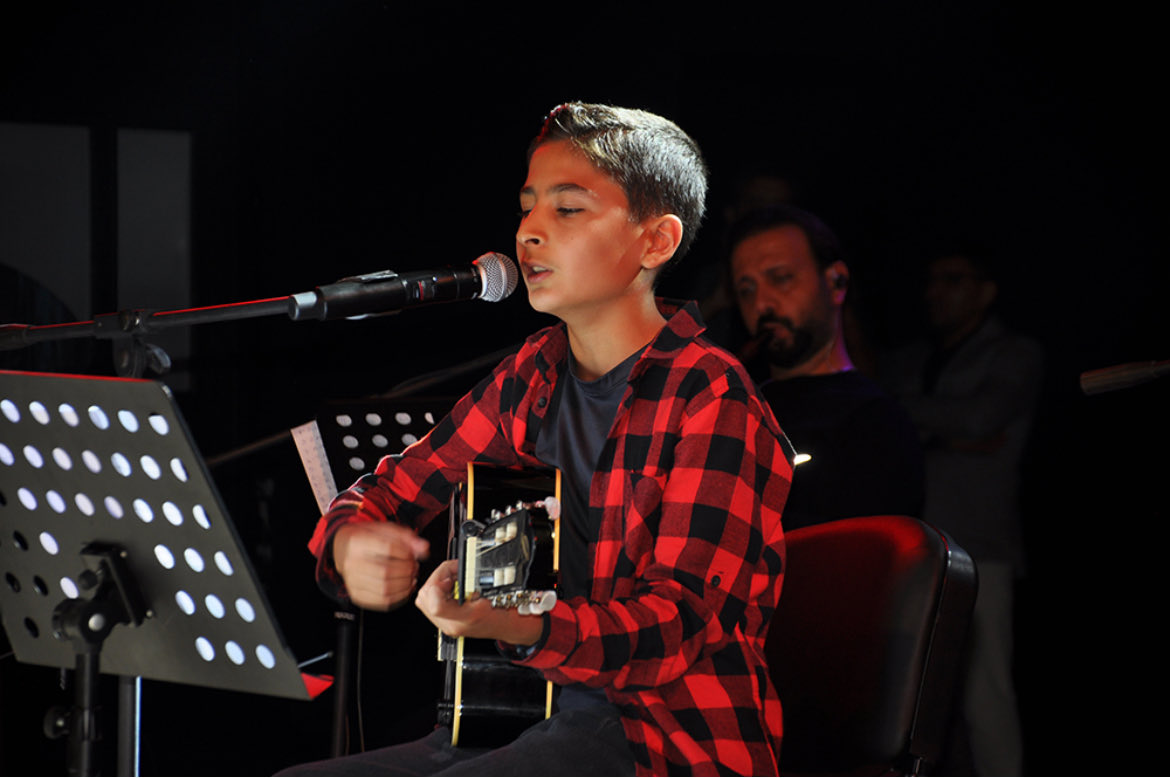 AkkayaSalih's tweet image. AKYÖRDER tarafından bu yıl 2.’si düzenlenen Gönül Teli Türkü Yarışması, dün AKM’de gerçekleştirildi ve muhteşem bir atmosferde tamamlandı. Emeği geçen herkese teşekkür ediyor, gönüllere dokunan bu güzel etkinliği kutluyorum.