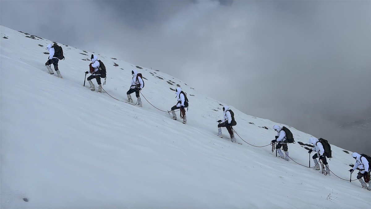trishakticorps's tweet photo. Standing Tall Where the Earth Meets the Sky
Through biting winds and blinding snow, soldiers of #Indianarmy march on — bound by duty, driven by the spirit of the #Himalayas.
Each step in the icy silence echoes the eternal resolve of the Indian Army — From the Beginning to Eternity, Unconquerable.
तीखे ठंडे झोंकों और बर्फ़ीली आँधियों के बीच, त्रिशक्ति कोर के वीर आगे बढ़ते हैं — कर्तव्य से बंधे, हिमालय की भावना से प्रेरित।
#NationFirst
@adgpi
@easterncomd
@IAF_MCC
@HQ_IDS_India
@indiannavy
@GovernorSikkim
@PIBGangtok
@Sikkimgovt
@BengalGovernor
@prodefgau
@SpokespersonMoD
@OfficialAwwa