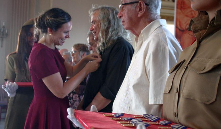 Carlos Sotolongo Gómez pronunció las palabras de agradecimiento a nombre de los condecorados.
#CubaEsCultura 
#Sancti