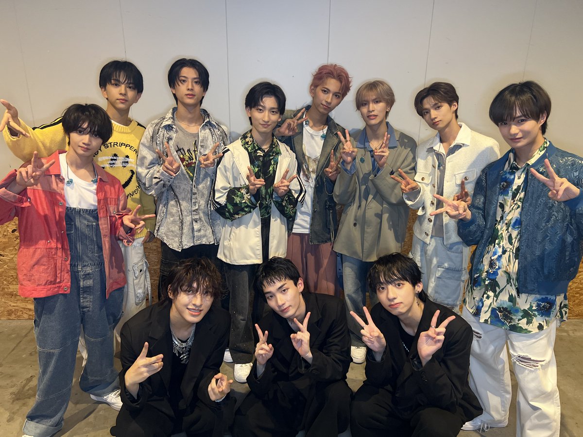 [ 📸 ]

『BoyAge Festival 2025 AUTUMN』

ICEx( <a href="/ICEx_official/">ICEx</a> )さんと
お写真を撮らせていただきました📸

とてもiceyなキラキラ輝く
パフォーマンスでした🧊✨

共演ができてとても嬉しかったです、
素敵な機会をありがとうございました！

#ICEx  
#Bestted #ベスティッド