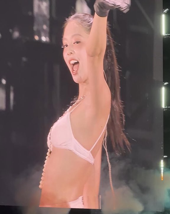 blckpinkpic's tweet image. HOT JENNIE ON BIG SCREEN