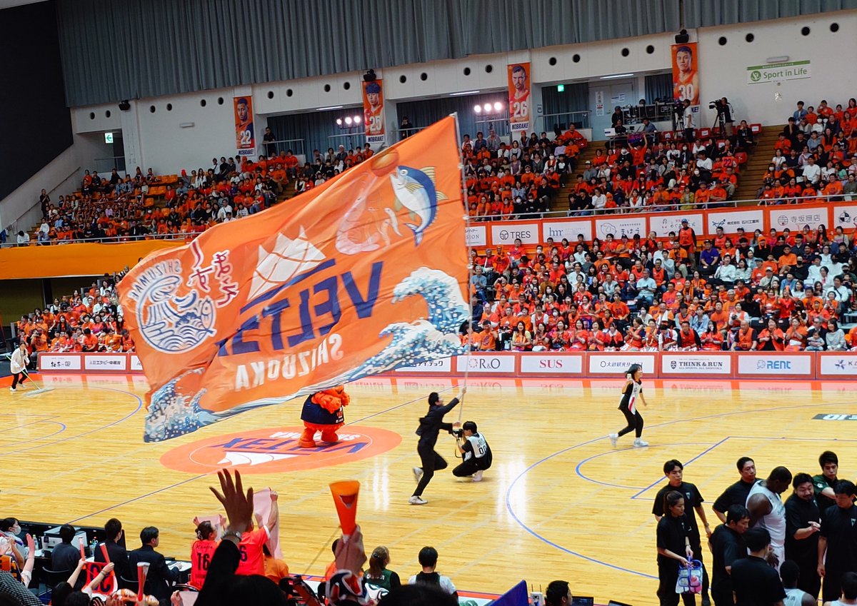 【＃ベルテックス静岡】

ベルテックス静岡　73 - 82　神戸ストークス
1Q17 - 26 　2Q 19 - 14 （前半）
3Q13 - 22 　4Q 24 - 20（後半）

初めての、#Bリーグ。正確に言うと、静岡は「B2リーグ西地区」となります。現在地区最下位、そして最上位の神戸との対戦という事でした。