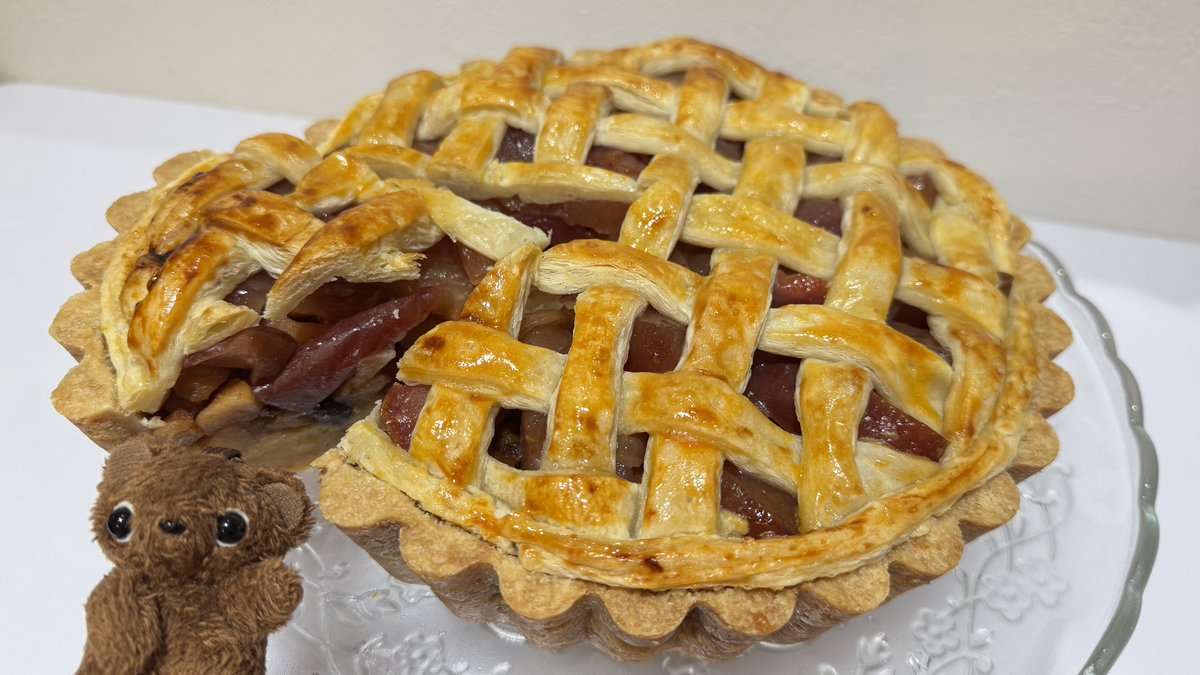 ぁくまさんがつくってくれたでかいアップルパイタルト( ᵒ̴̶̷̤-ᵒ̴̶̷̤ )！！🐴！
