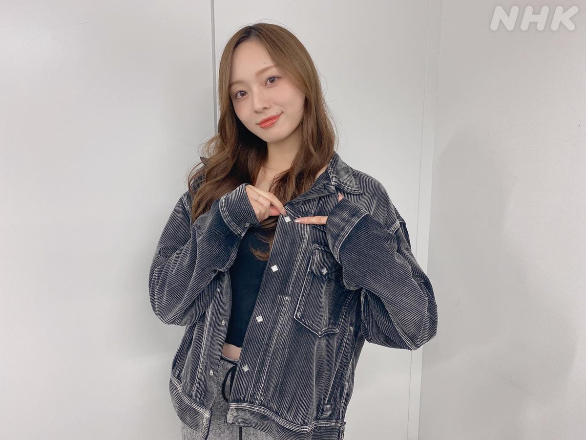 🩵ファッションチェック👗💙
さくたん「デニムジャケットがかっこよくて！」
梅澤「去年買って初めて着ました！メンズものです」
さくたん「下のパンツもかっこよくて巻き髪もかわいいです！」
🌸同時配信はこちら🌸
nhk.or.jp/radio/player/?…
#nhkらじらー #らじらーファッションチェック  #梅澤美波