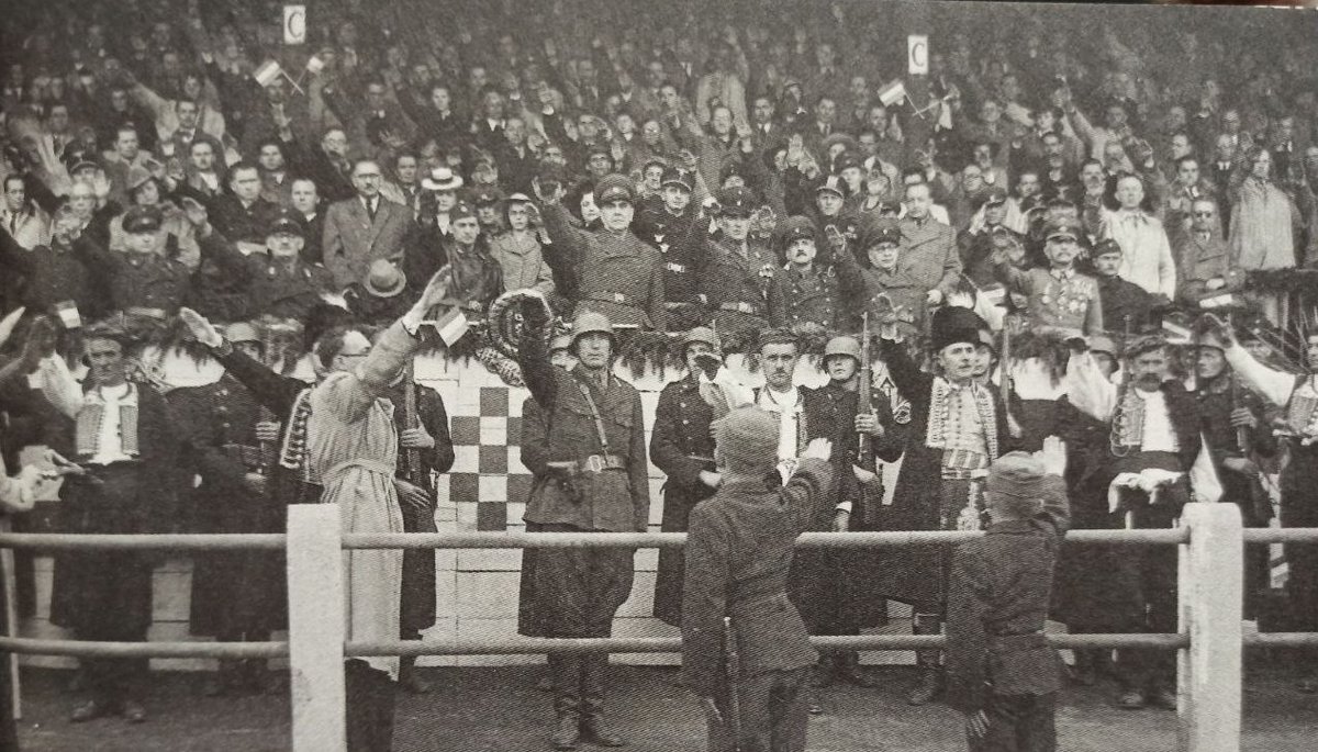 Ante Pavelic y miembros ustachas en el estadio Concordia, Zagreb 1942