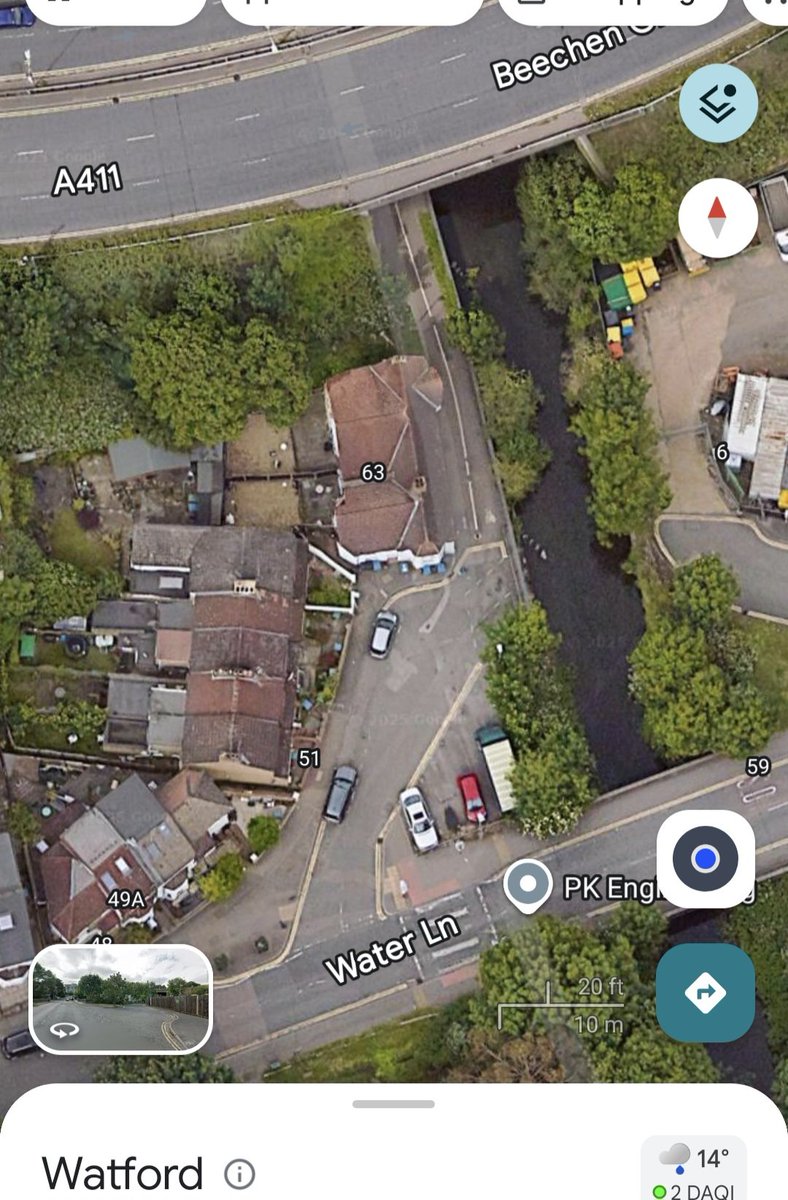 FowlerArts's tweet photo. Police have Closed off this canal path on water lane in #watford with police stopping you from entering #news #Police https://t.co/339Tu1fpQF