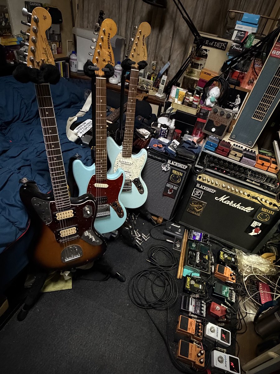 blacksheep19xx's tweet image. NIRVANA〖涅槃〗

NEVERMIND〖気にしない〗

I´m On a Plain〖プレーンに〗

BlackSheep〖黒い羊〗

 #Fender
 #MesaBoogie 
 #Marshall
  #Ampeg 
 #MoodyStraps

 #NIRVANA
 #MikeDirnt