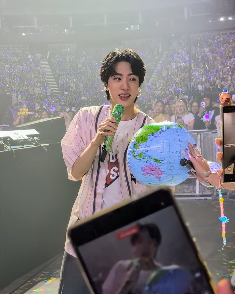I’m voting #Jin for the #2025MAMAVOTE
