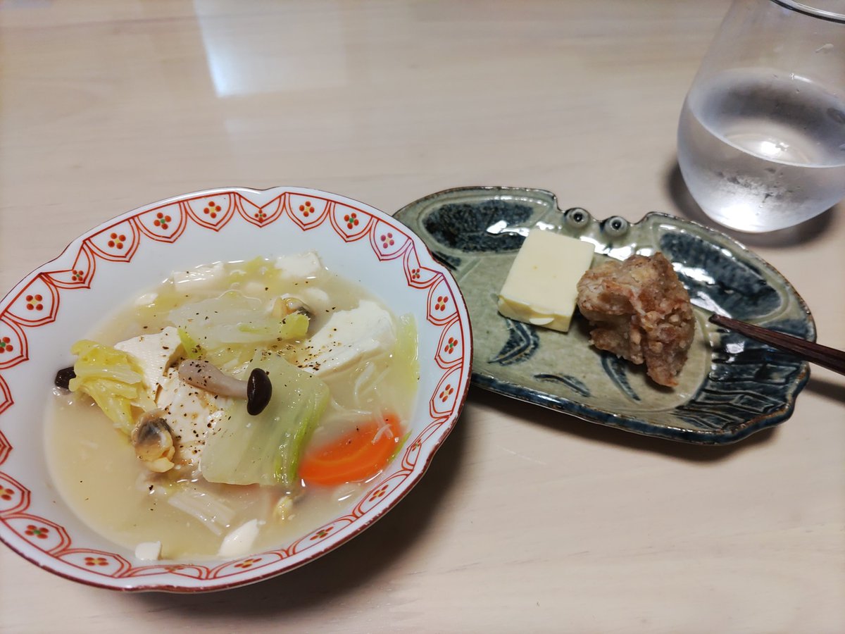 久しぶりにダラダラ飲み出ず
いつもはダーっとご飯作って、ガーって吞んで、お終いなんだけど…
今日はなんかダラダラしたい感じ、何かつまみ作っては吞んでって…
ひと段落したからか、なんかスイッチ入ってしまったかなぁ(^-^;)