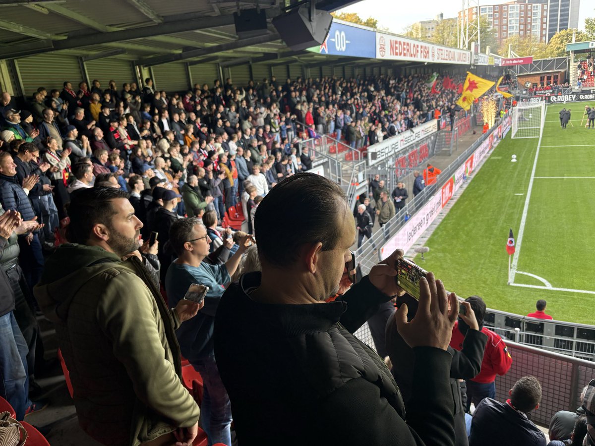 RonaldVeld's tweet photo. Trotse papa’s uit Sittard op de Erasmustribune tijdens het opkomen van de spelers #excfor https://t.co/Ixsg2iRz3w