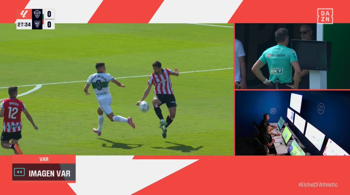 🖥️💥 Show de comedia fina de Guzmán Mansilla en el Elche - Athletic Club.

👉🏻 Vivian intercepta el balón de forma voluntaria con la mano, impidiendo que André Silva se quede solo.

❌ 𝗘𝗦 𝗥𝗢𝗝𝗔 𝗗𝗜𝗥𝗘𝗖𝗧𝗔.

▪️ El colegiado se inventó una falta previa por una "carguita".