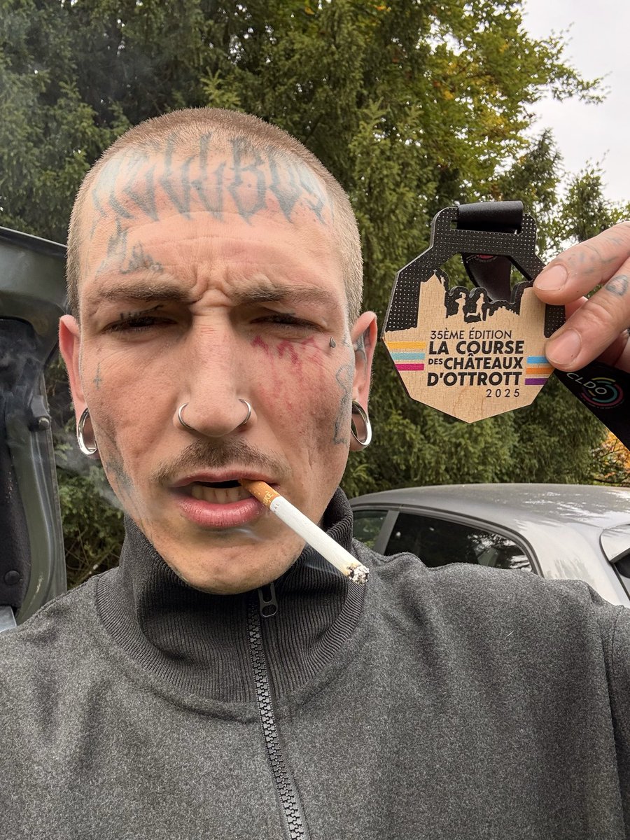 badasmodee's tweet image. Bref, aujourd’hui j’ai couru mon premier trail ! 21 km de pure plaisir avec 667m de D+ ! 2h06 c’est très honnête pour un premier #trail #runningtrail