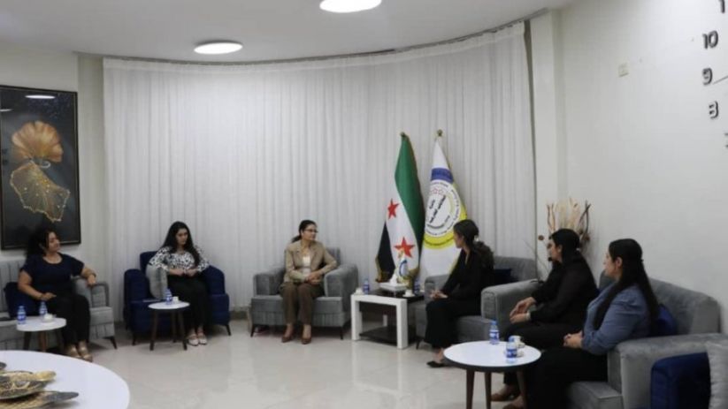 KurdiJinnews's tweet image. 📌Şandeyek jinên Serêkaniyê vegera bi ewle bi Ilham Ehmed re nîqaş kir 

#Jinnewshaber #şoreşarojava #jinênSerêkaniyê

@TurkceJinnews 

jinnews.net/kr/HEMU-NUCE/c…