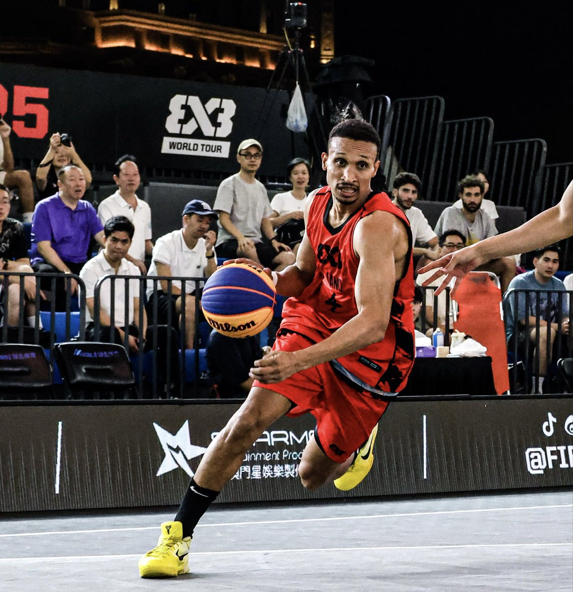 La Jugada del Día: Con el partido igualado 20-20, el dominicano Adris De León (<a href="/2hard2guard10/">ADRIS DELEON</a>) convirtió el punto de la victoria de la apasionante final que Lugano le ganó a Miami en el #3x3WT de Macao, China. Así se consagró el equipo suizo, conformado también por Westher