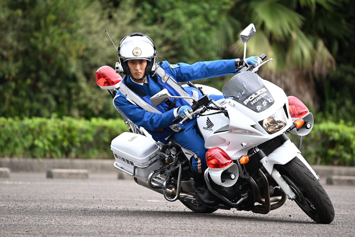 せとうちバイクフェスタ 2025 in 与島
（2025/10/19）

香川県警交通機動隊の白バイデモンストレーション走行

ホンダCB1300P

かっこよいね