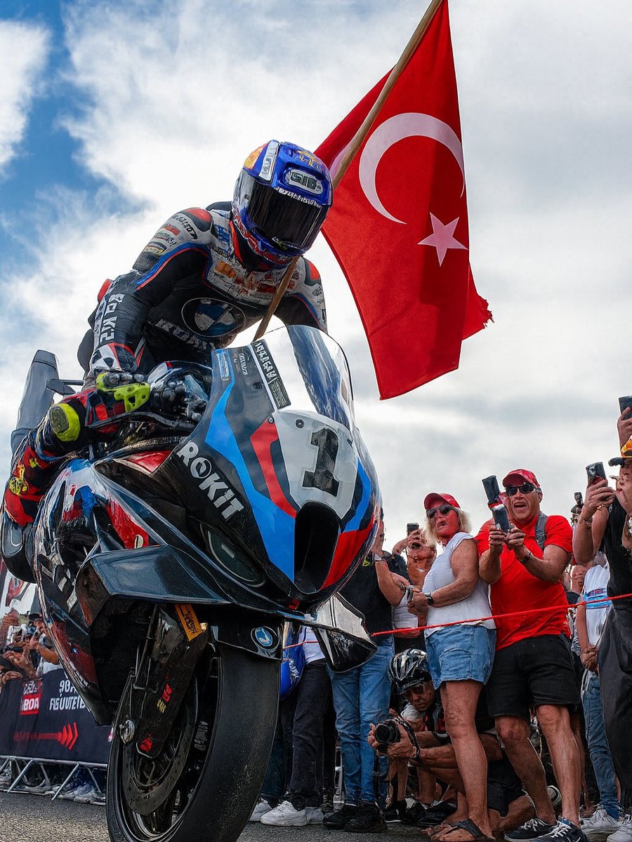 Tüm yapılan çirkefliğe rağmen, Dünya Superbike Şampiyonası'nda Toprak Razgatlıoğlu Dünya şampiyonu oldu 🇹🇷